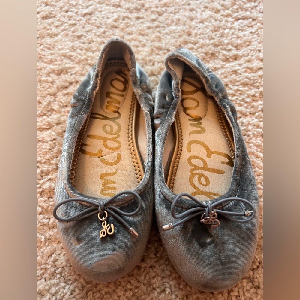 Girls Gray velvet flats